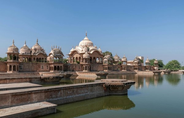 Où participer à des ateliers de tissage de tapis berbères au Maroc?